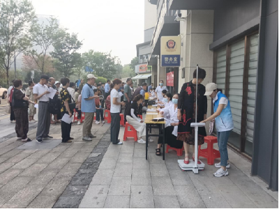 健康服务进社区 “送检上门”暖人心