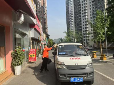 临街巡回分类收 助力营商环境优