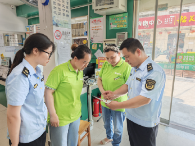 夷陵区市场监管局开展“送典入企、送法下乡”活动