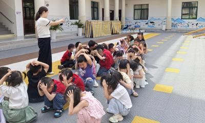防震常演练 安全记心间