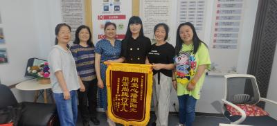 “百姓大课堂”百姓爱 赠送锦旗表感谢