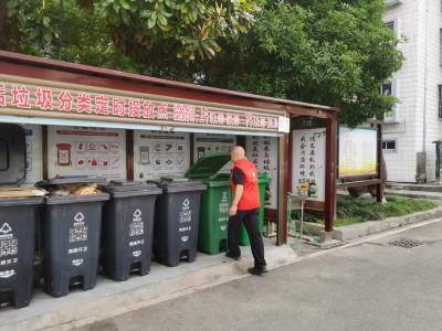 丁家坝社区：桶边值守 助力分类