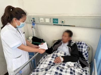仁心仁术显医德，清风正气暖人心