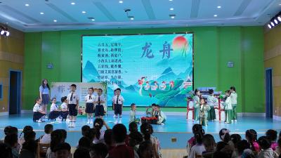 老少牵手庆“双节” 关心关爱护成长
