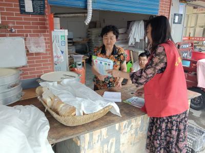 低碳生活新时尚 垃圾分类共践行