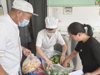 严把食堂验货收货关 筑牢食品安全防线