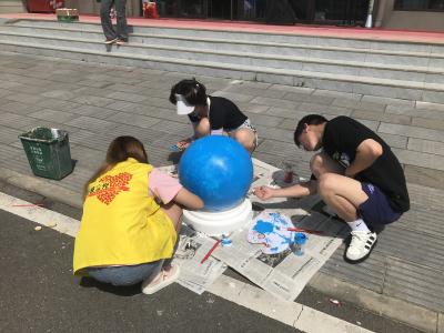 石墩变身创意绘画，美化城市环境