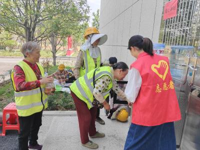 龙泉镇：“爱心驿站”送清凉 志愿服务暖人心