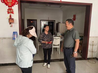 夷陵区鸦鹊岭镇：粽叶飘香传温情 端午慰问暖人心