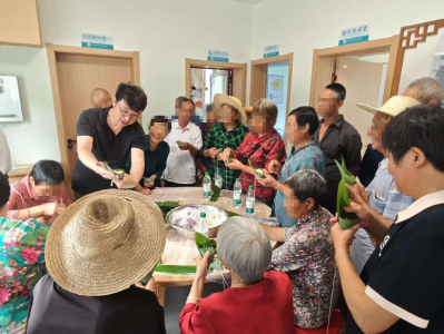 乐天溪镇：爱心助残，粽香四溢