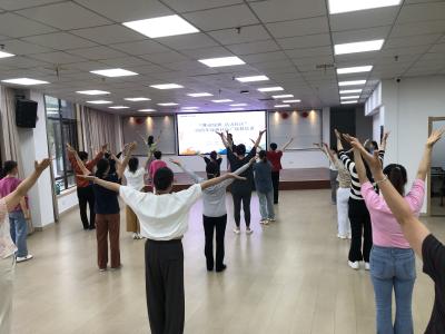 广场舞培训进社区 携手共舞新风采