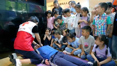 寓教于乐筑防线 夷陵区防灾体验馆迎来“小小安全员”
