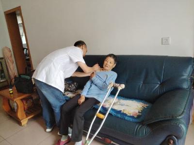 家庭医生“牵手”网格员 让居民健康更有“医”靠
