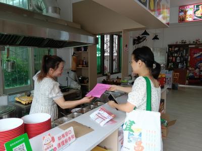东湖社区开展预防野生毒蘑菇宣传活动