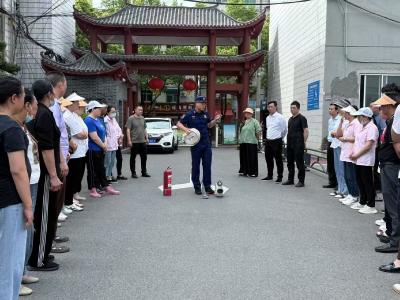 关爱“一老一小”  兜牢安全底线