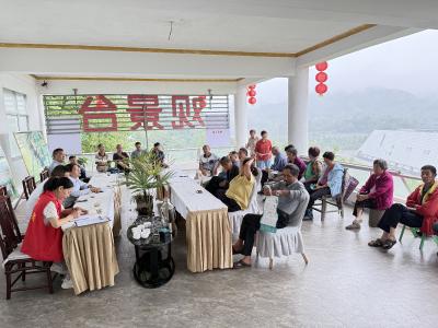干群齐聚屋场会 共商共筑美丽村