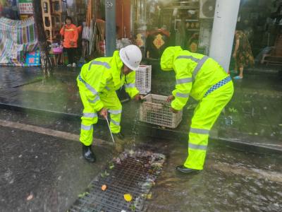 暴雨袭来，他们紧急出动！