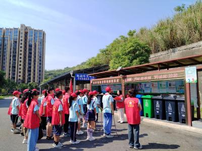 小手拉大手 环保实践行——冯家湾小学联合社区开展垃圾分类活动