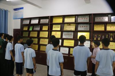 东湖初中开展“请听档案说”主题活动