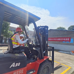 乐天溪镇：叉车培训常态化开班，技能致富路越走越宽