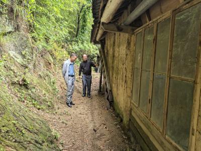 樟村坪镇砦沟村：雨中坚守访民情 点滴关怀暖人心