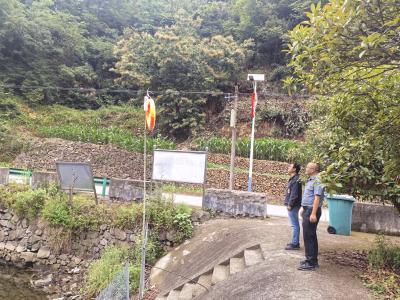 樟村坪镇：多措并举防溺水 守护平安一“夏”