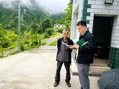 樟村坪镇：进村入户练本领 一线实践促成长