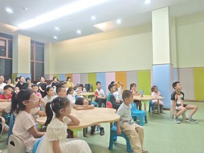 《小红母鸡》魔法时光：区图书馆英文绘本阅读推广活动精彩绽放