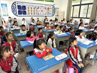 幼小衔接零距离 筑梦成长向未来