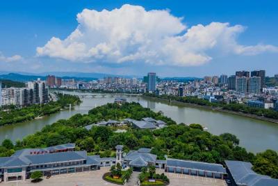 区委理论学习中心组开展2025年第7次集体学习