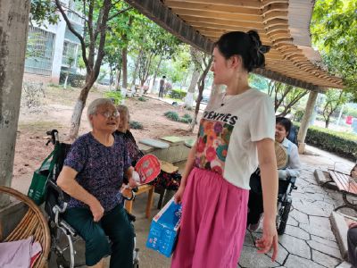 社区温情暖人心 走访慰问困难家庭