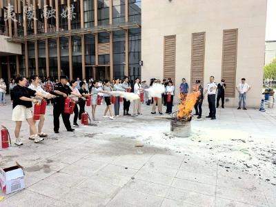 区机关事务服务中心开展消防培训演练活动