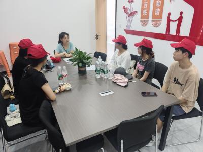 峡江社区为新晋“孩子王”送上岗前“锦囊”