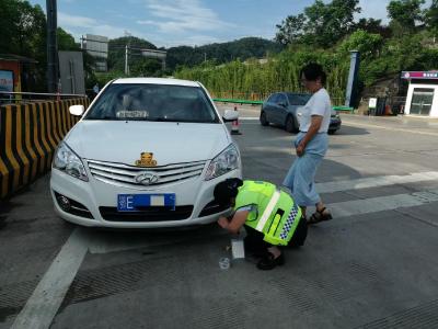 “爱路-AiLu”志愿者为“带病”车辆“把脉问诊”