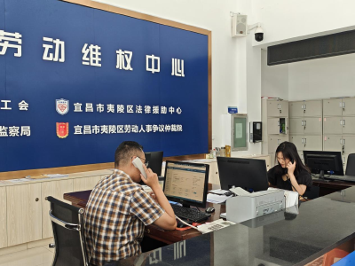 高效处置解“薪”结 锦旗相赠表谢意