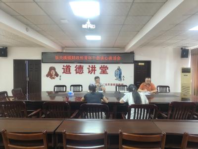 与青年同行 为成长护航