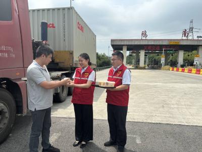 大暑送清凉 情满鸦南路