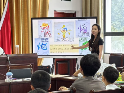 邓村乡希望家园巧用涂鸦课堂 引导乡村儿童情绪管理