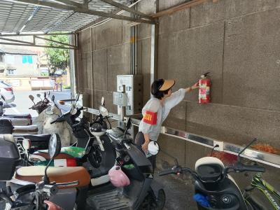 治安巡逻除隐患 群防群治保平安
