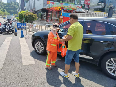 高温来袭送清凉 情系一线暖人心