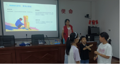 郭家湾村委会携手武汉航院“三下乡”： 暑期托管班开讲防校园霸凌课