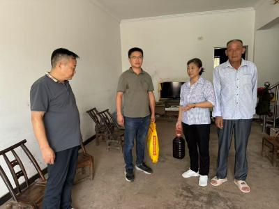 夷陵区鸦鹊岭镇：走访慰问送温暖 真情关怀暖民心
