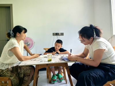 香龙山村联合黄花小学开展暑期安全走访