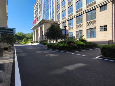 夷陵区鸦鹊岭镇：旧路换新颜  提升就医环境