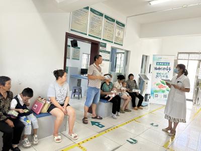 鸦鹊岭镇：呵护“小心肝” 共筑健康屏障