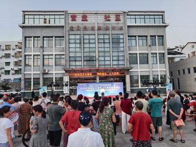 “家门口”的文化大餐 点亮居民夜生活