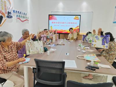 巧手“蝶”变新生活！冯家湾社区开展非遗蝶麻布袋手工培训