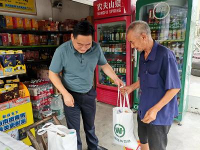 盛夏送清凉 牵挂暖人心