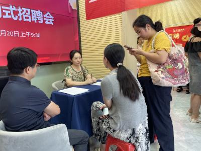 兴安“职”通车 开进居民心坎里