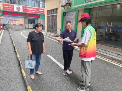 垃圾分类零距离 绿色生活共践行